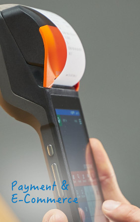 Bezahlterminal. Überschrift: Payment & E-Commerce.